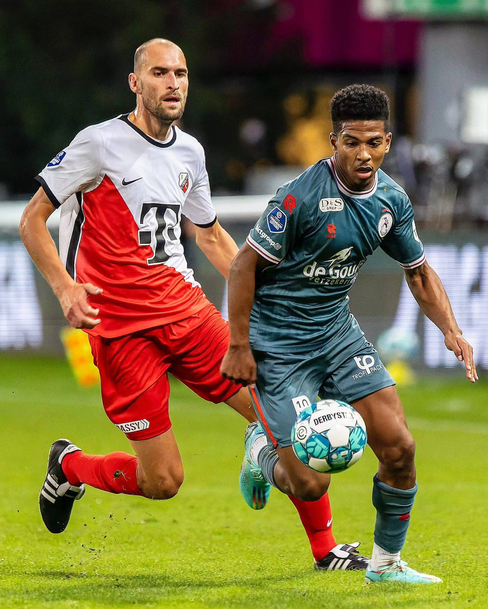 聯盟中的球 聯盟中的球